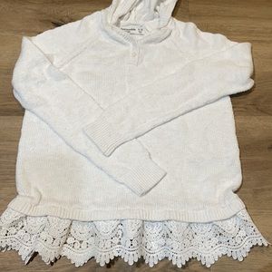 Abercrombie winter white sweater in excellent condition